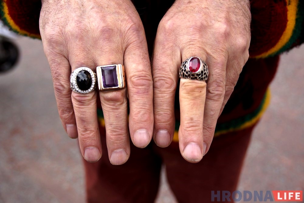 «Одевайся модно и не жалей денег на друзей и женщин». Гродненец Анатолий Пожаров про свой уличный стиль