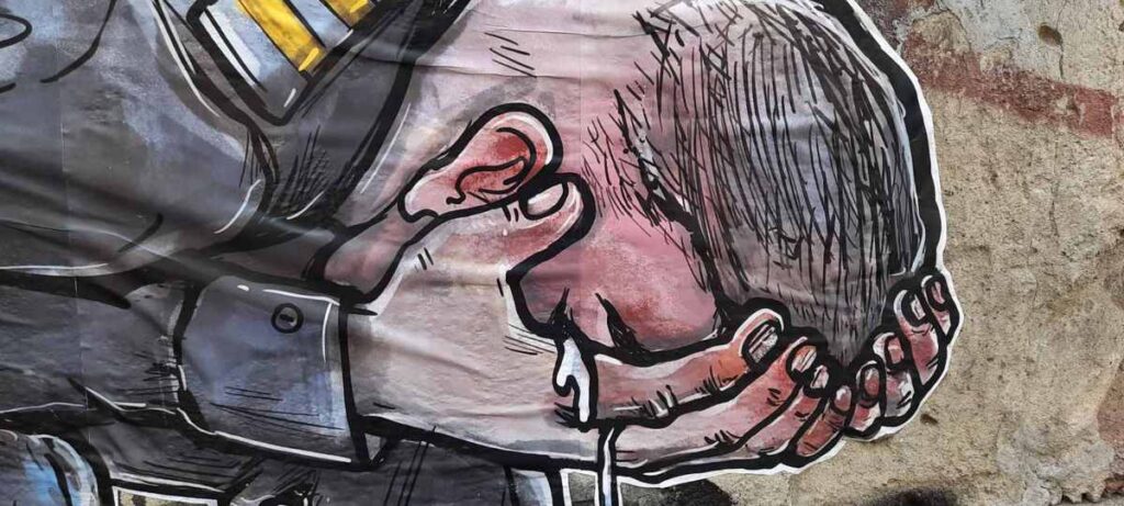 На сцяне ў Брэсце з'явіўся і знік міліцыянер. Ён плача і марыць пра Оскар пасля затрымання Ціханоўскага ў Гродне