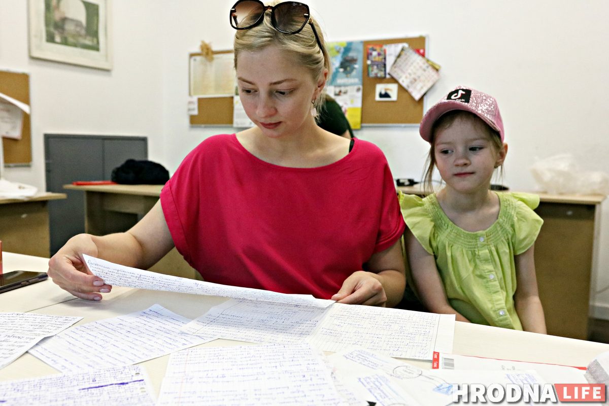 «Спачатку я баялася расказваць, але агалоска дапамагае». Гродзенцы, мужа якой затрымалі з Ціханоўскім, прыходзяць лісты з СІЗА