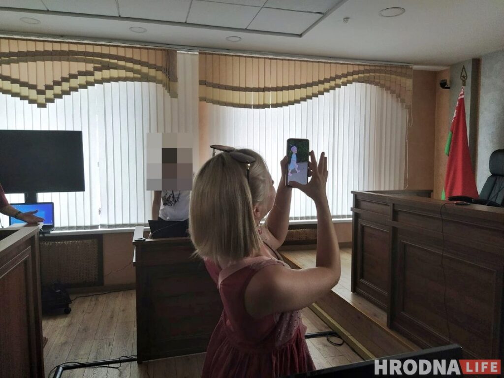 В Гродно начался суд над Владимиром Наумиком. Свидетели говорят, что он мешал работе милиции