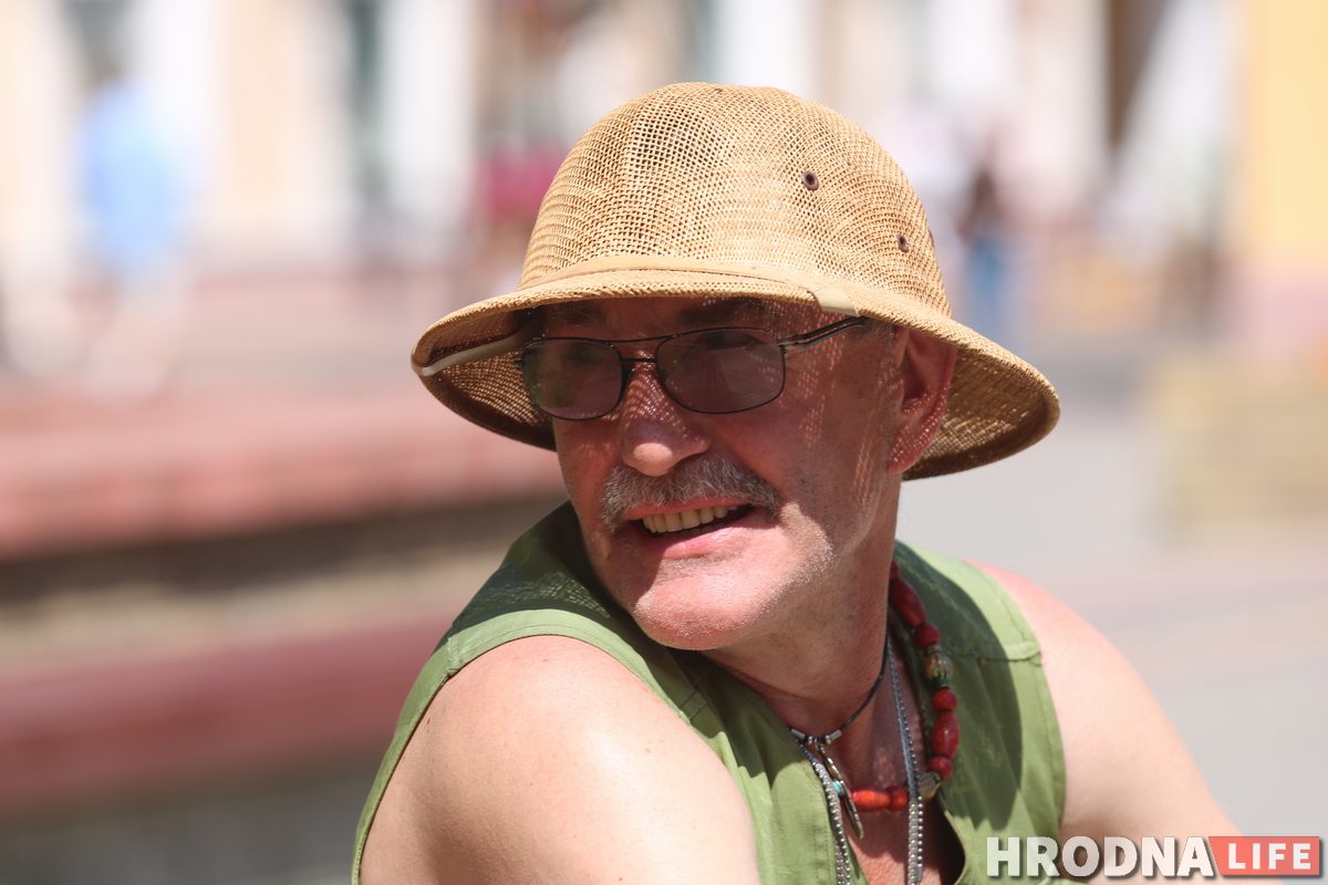«Одевайся модно и не жалей денег на друзей и женщин». Гродненец Анатолий Пожаров про свой уличный стиль