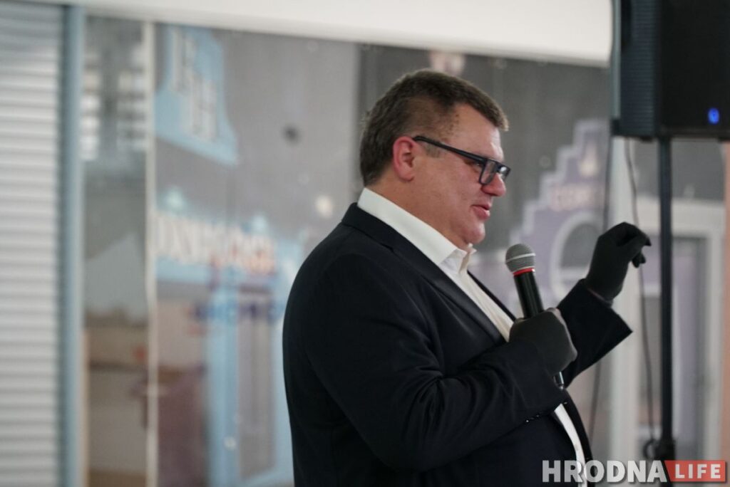 “Не идти на выборы – проголосовать за власть”. Виктор Бабарико собрал на встрече 250 гродненцев