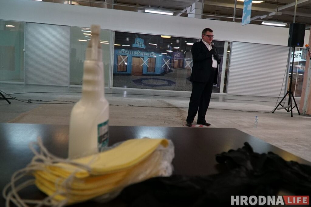 “Не идти на выборы – проголосовать за власть”. Виктор Бабарико собрал на встрече 250 гродненцев