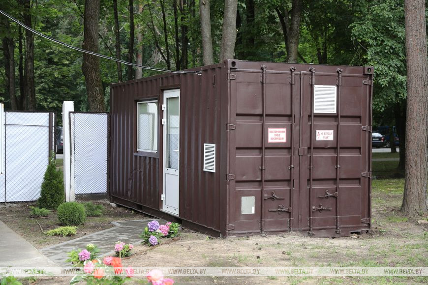 У інфекцыйнай бальніцы ў Гродне запрацаваў модуль для бескантактавых аналізаў на COVID-19