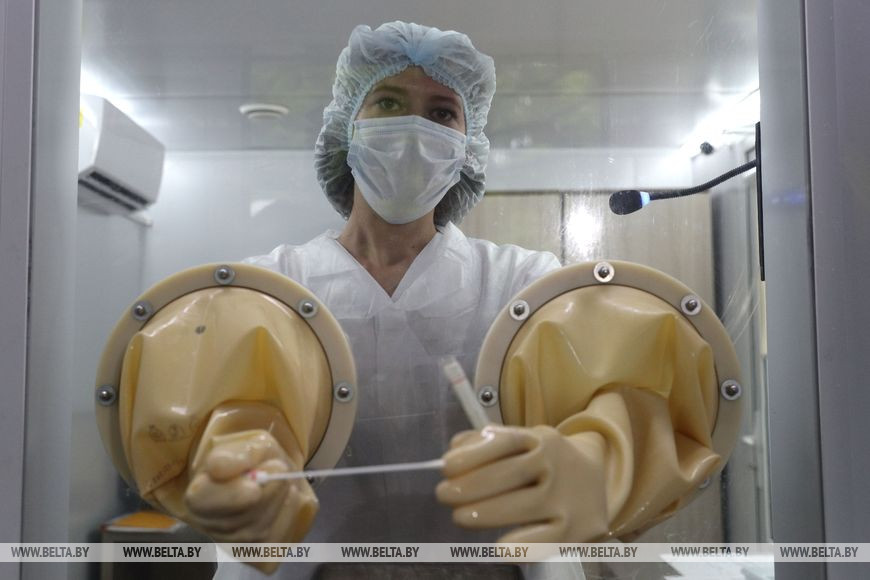 У інфекцыйнай бальніцы ў Гродне запрацаваў модуль для бескантактавых аналізаў на COVID-19