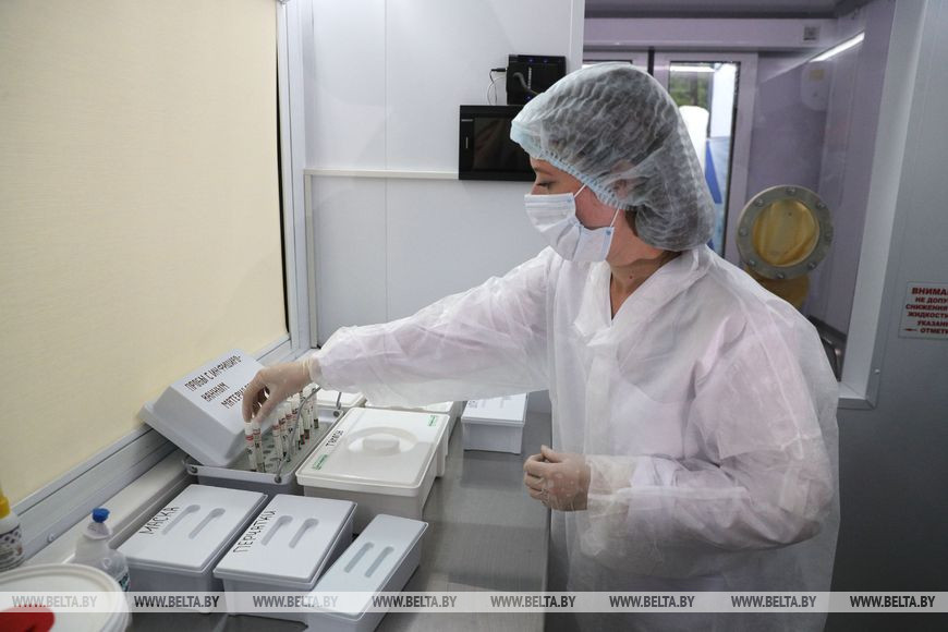У інфекцыйнай бальніцы ў Гродне запрацаваў модуль для бескантактавых аналізаў на COVID-19