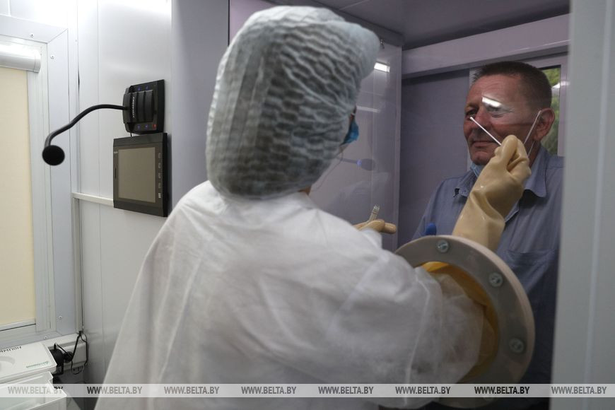 У інфекцыйнай бальніцы ў Гродне запрацаваў модуль для бескантактавых аналізаў на COVID-19