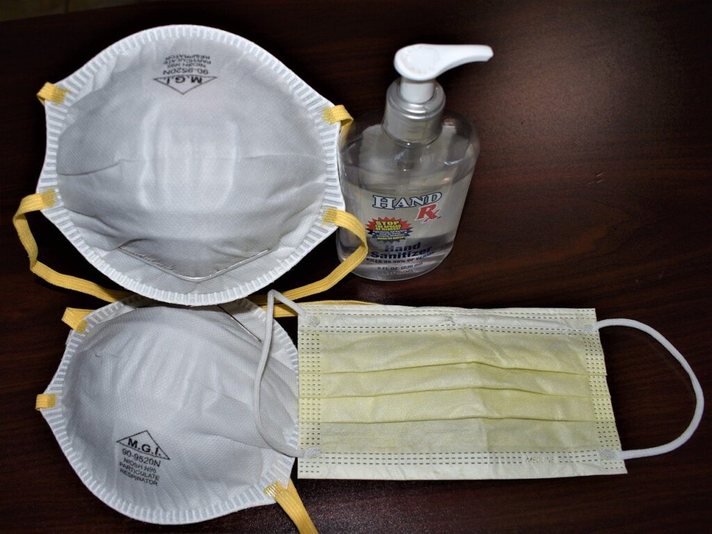 За сутки 328 белорусов заразились COVID-19. В Беларуси отменили ограничения для транзитных перевозчиков