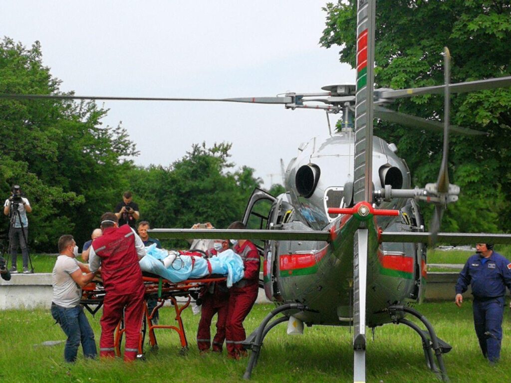 Пострадавшего от взрыва на подстанции в Гоже перевезли на вертолете в Минск