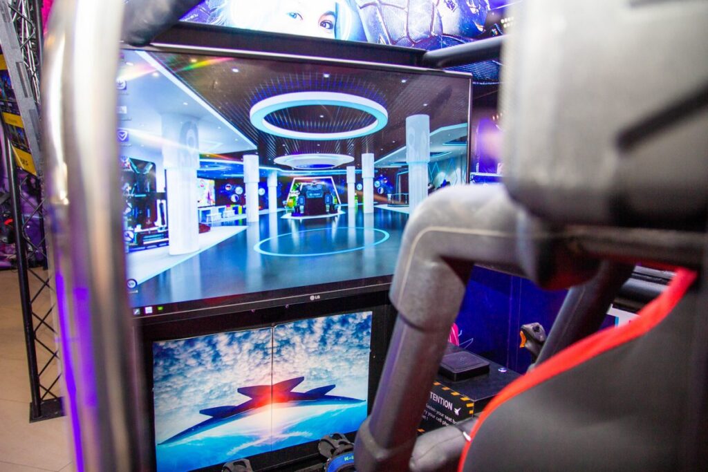 Американские горки, ковры-самолёты и боевые роботы: в Гродно открывается парк виртуальных развлечений TELEPORT