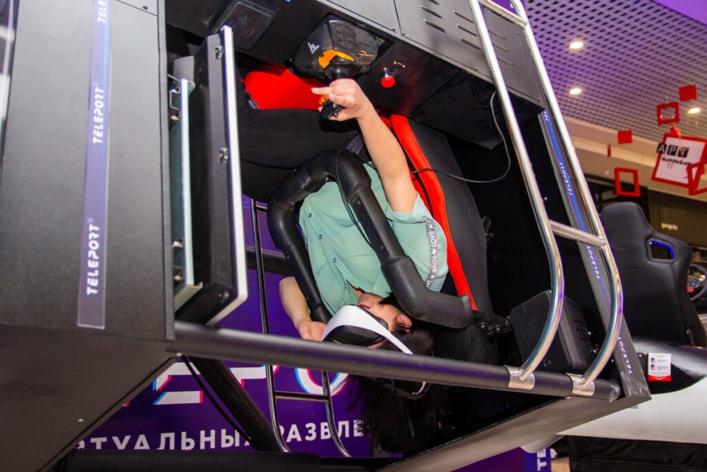 Американские горки, ковры-самолёты и боевые роботы: в Гродно открывается парк виртуальных развлечений TELEPORT