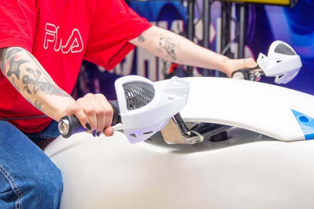 Американские горки, ковры-самолёты и боевые роботы: в Гродно открывается парк виртуальных развлечений TELEPORT