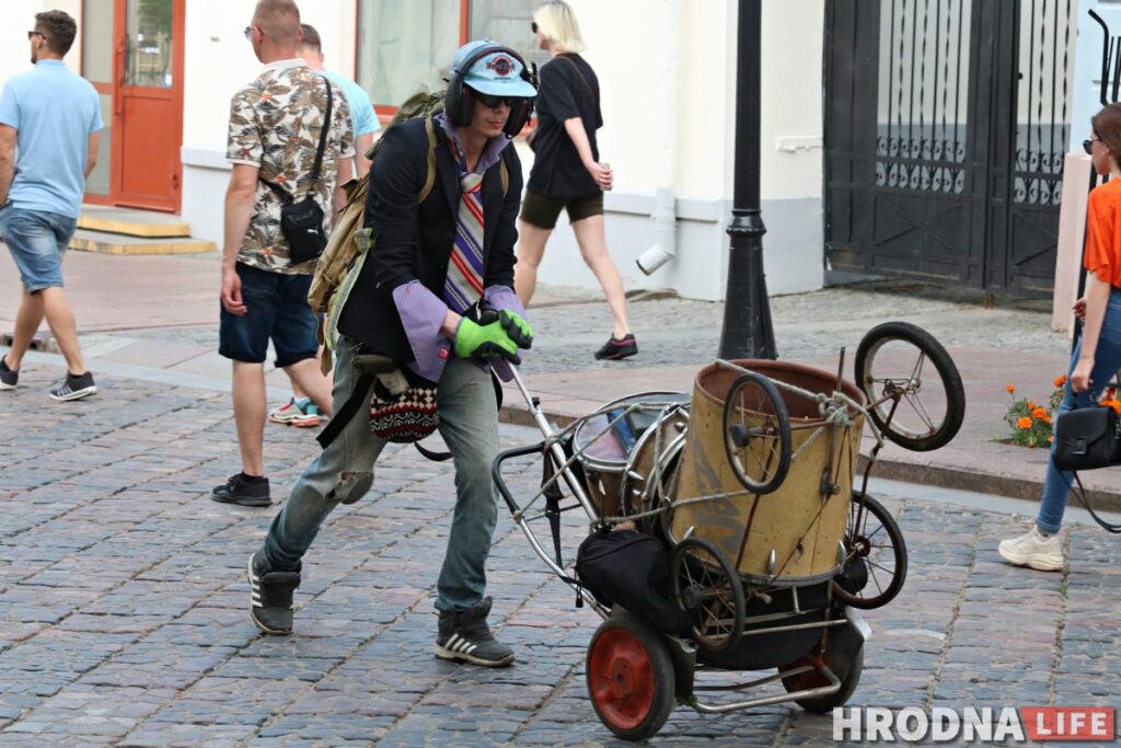 «С детства мечтал переплюнуть Юдашкина». Как гродненец одевается из папиного шкафа