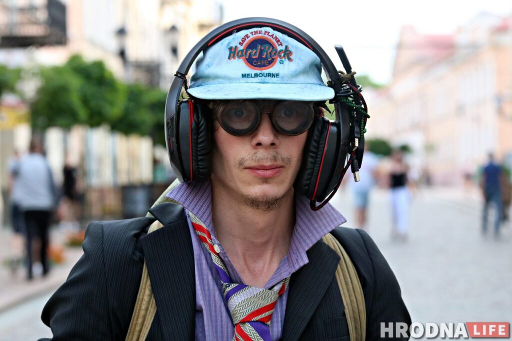 «С детства мечтал переплюнуть Юдашкина». Как гродненец одевается из папиного шкафа