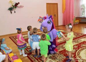 Гродненцев просят помочь детям-сиротам собраться в школу