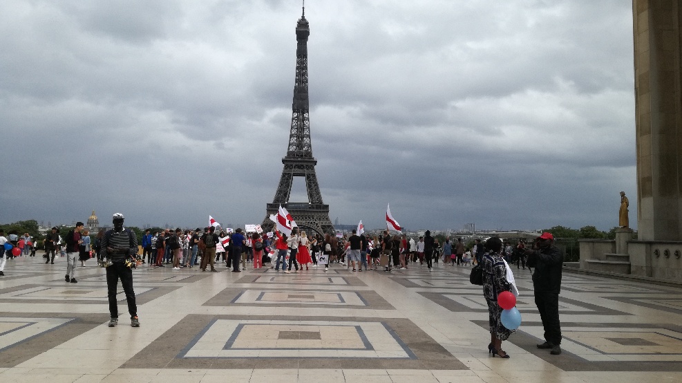 «Берите паузу». Как семья из Гродно живет с разными политическими взглядами и что об этом думает психолог