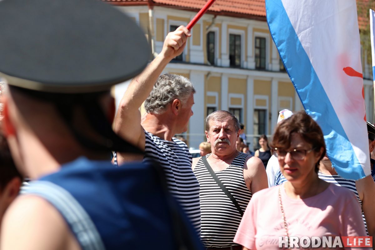 «Если надо, мы выйдем». О чем говорили моряки в день ВМФ в Гродно