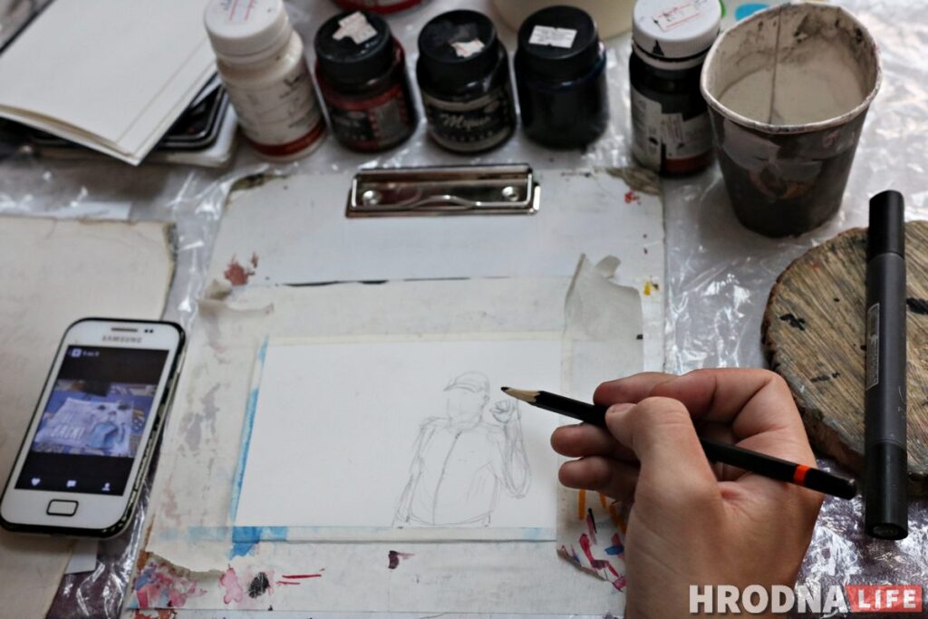 У  Гродне з'явіліся паштоўкі салідарнасці. На іх намаляваны палітзняволеныя