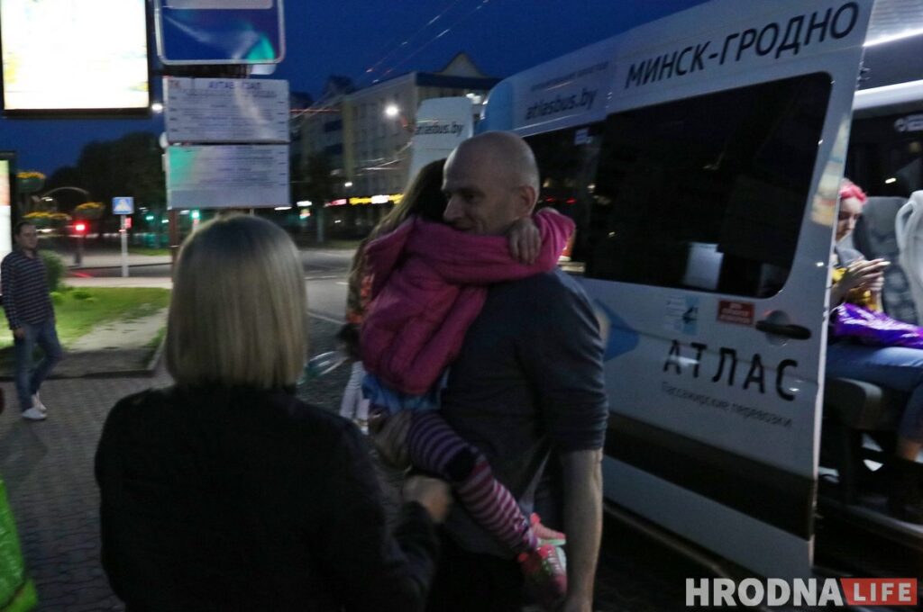 «Шел за тортом – пришел на Володарского». Политзаключенные из Гродно вернулись домой