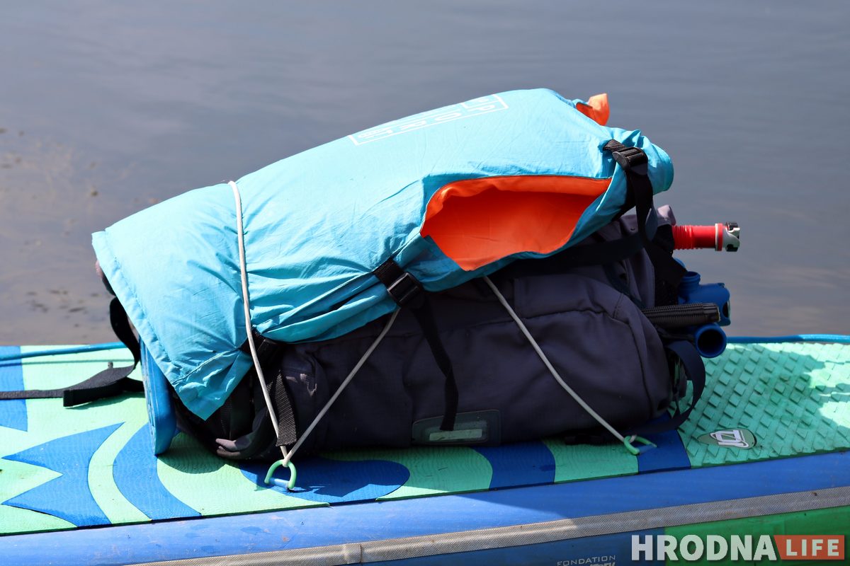 «Спросил у подписчиков, куда плыть». Парень на сапборде проплыл по Неману 450 км за 12 дней