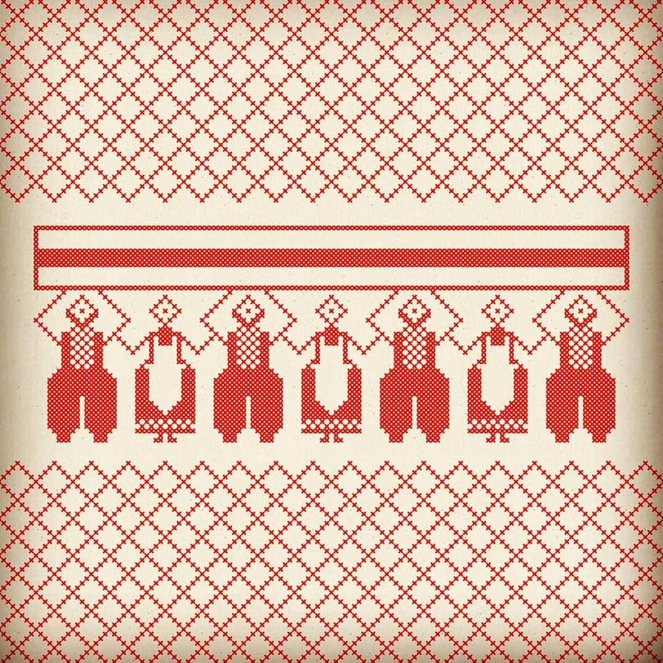 Художница из Гродно "вышила" сюжеты белорусских протестов. Там есть не только автозаки