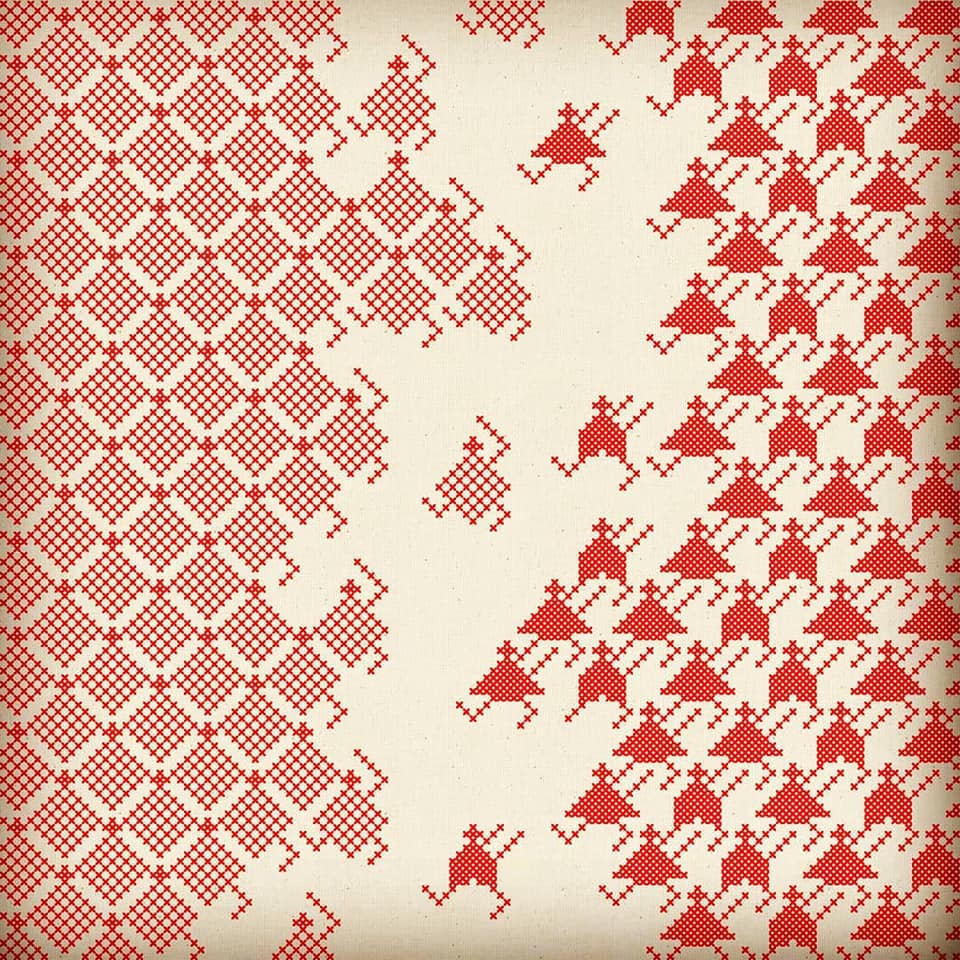 Художница из Гродно "вышила" сюжеты белорусских протестов. Там есть не только автозаки