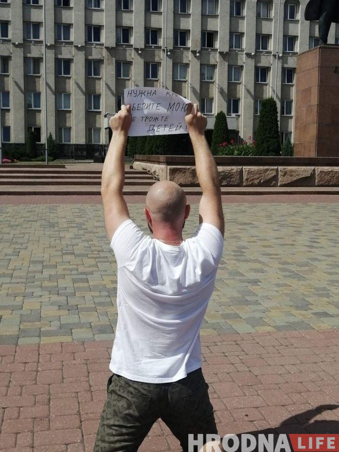 «Мама, на нас напали бандиты?» В Гродно во время акции протеста пострадала пятилетняя девочка