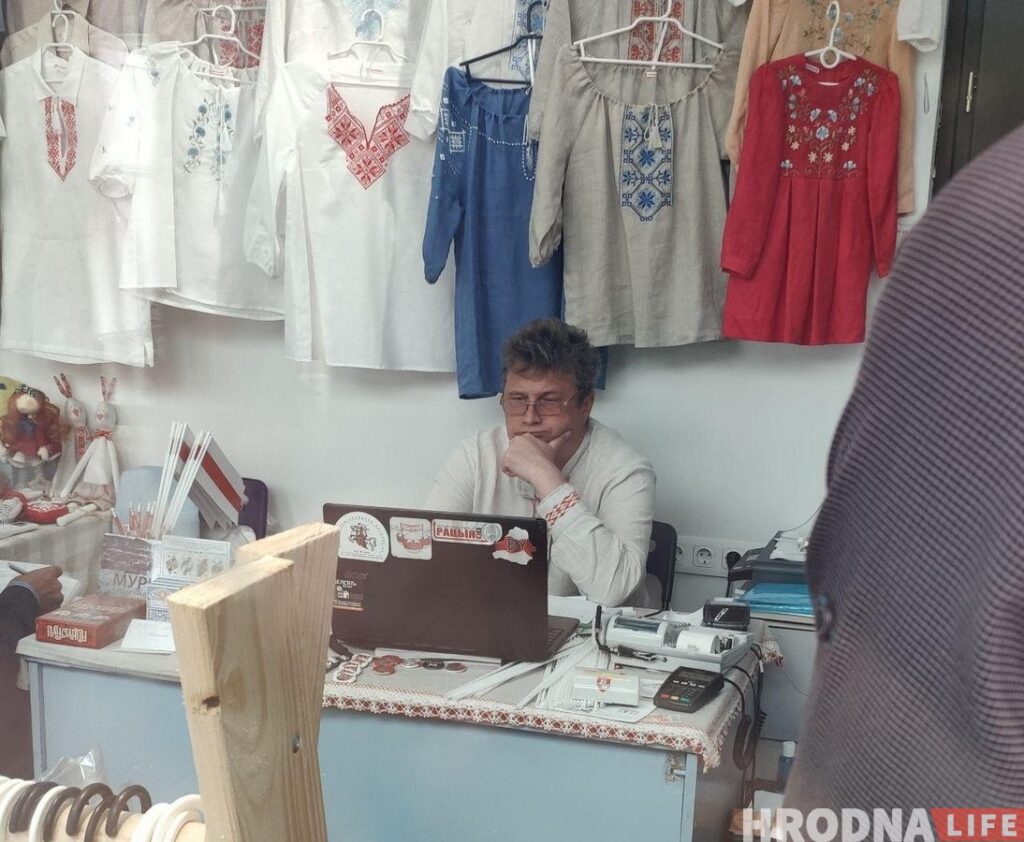 В гродненский магазин "Адметнасць" пришла финансовая милиция - там обыск Сергей Веремеенко в магазине "Адметнасць".