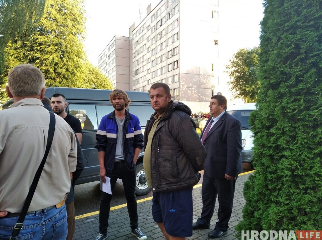 В Гродно в городе задержали больше 20 рабочих "Гродно Азот". Коллеги пришли за ними к РОВД