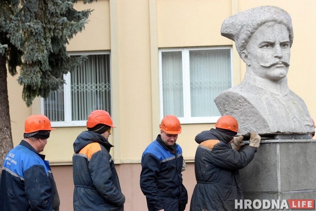 Нашчадкі Чапаева просяць Лукашэнку перадаць у Расію дэмантаваны ў Гродне помнік