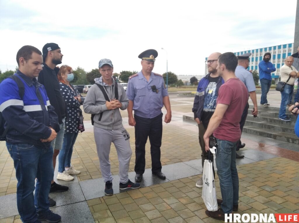 “Попадетесь на митинге - не обижайтесь”. После встречи с Владимиром Караником работнику "Гродно Азот" угрожали