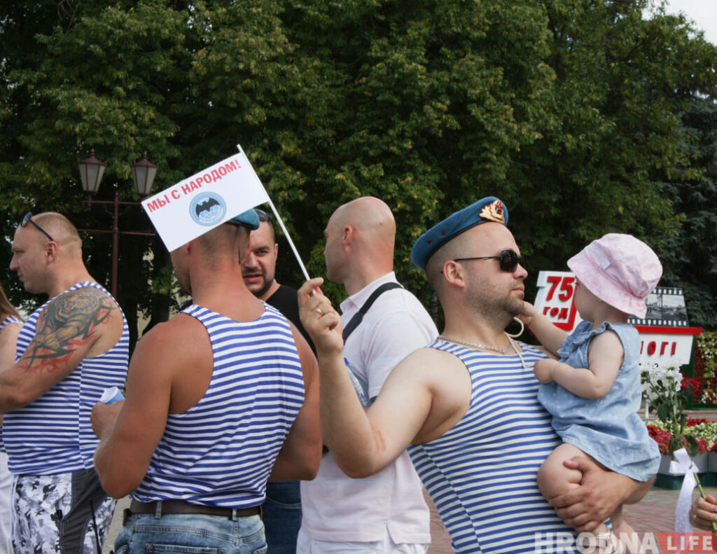 "Народ бить точно не пойдем”. Десантники вышли на улицы Гродно