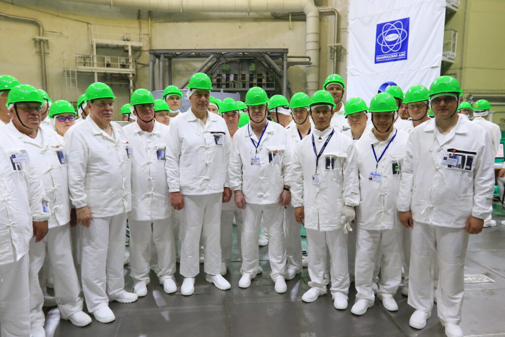 На первом энергоблоке БелАЭС началась загрузка ядерного топлива