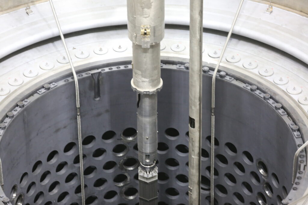 На первом энергоблоке БелАЭС началась загрузка ядерного топлива