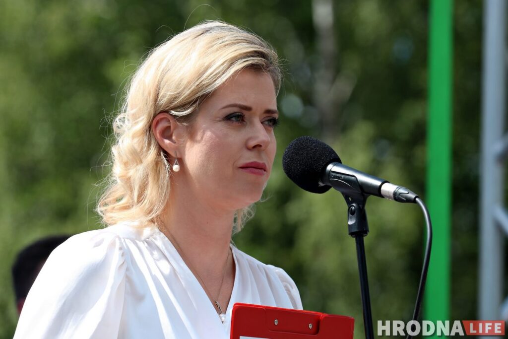 "Табакеркамі" прыцягваць турыстаў?" На пікеце Ціханоўскай штаб выказаўся пра рэстаўрацыю Старога замка і вырубку дрэў