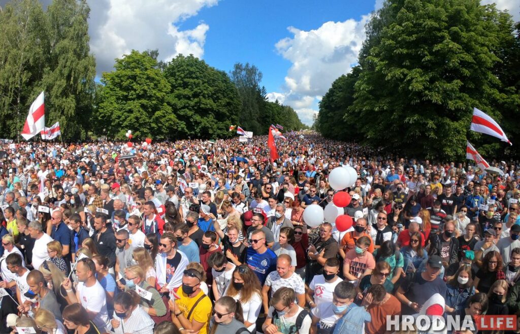 ФОТО: Почти 10 тысяч гродненцев пришли на пикет Тихановской в Гродно