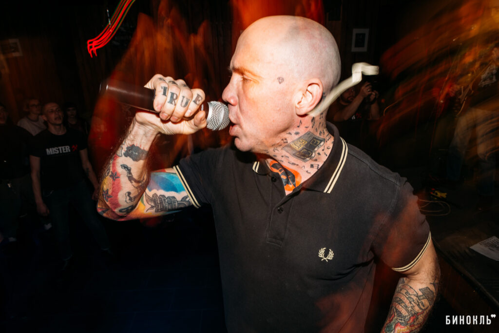 «Не дадим Белорусскому телевидению картинку замусоренной площади». Протестующие убирают мусор после митингов в Гродно и других городах