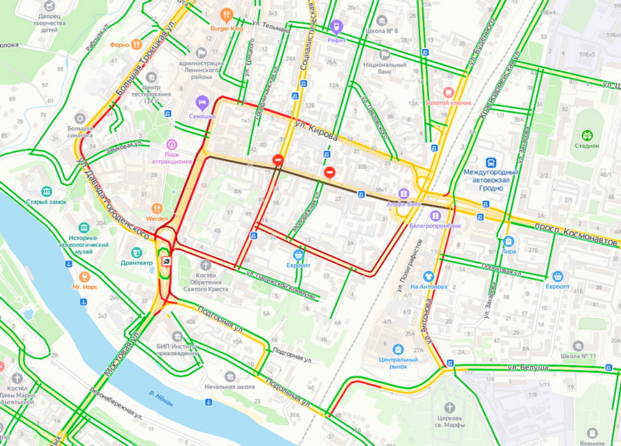 У Гродне перакрылі Сацыялістычную каля скрыжавання з К.Маркса. Як машыны едуць праз цэнтр