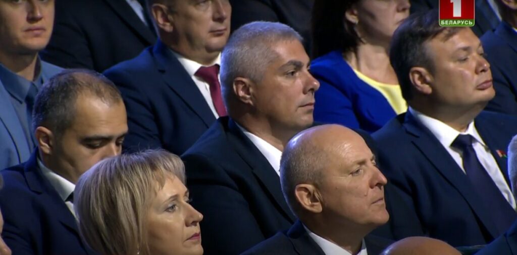 «Те, кто в цепочке, и "противные негодяи омоновцы" - все они наши дети». 10 интересных высказываний из послания Лукашенко к народу