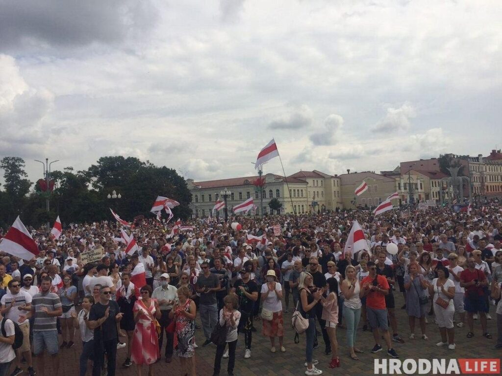 Два тыдні пратэстаў: 12 000 гродзенцаў выйшлі на мітынг
