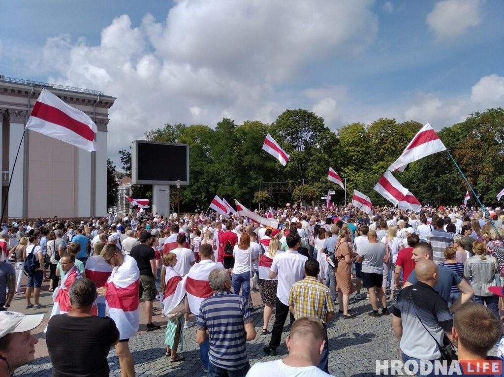 Два тыдні пратэстаў: 12 000 гродзенцаў выйшлі на мітынг