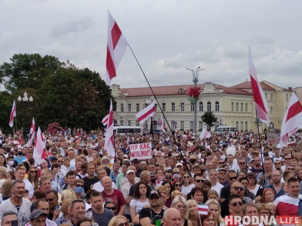 Две недели протестов: 12 000 гродненцев вышли на митинг