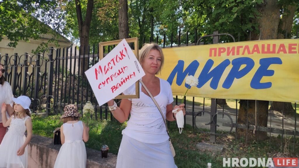 Встречи с мэром, акции солидарности и гигантский флаг: протесты и забастовки в Гродно