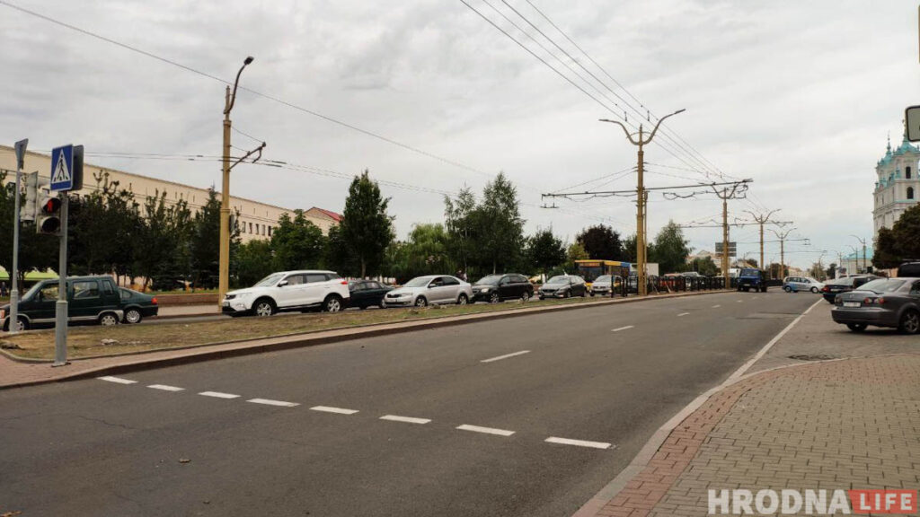 У Гродне перакрылі Сацыялістычную каля скрыжавання з К.Маркса. Як машыны едуць праз цэнтр