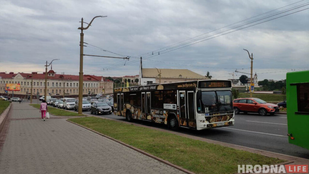 У Гродне перакрылі Сацыялістычную каля скрыжавання з К.Маркса. Як машыны едуць праз цэнтр