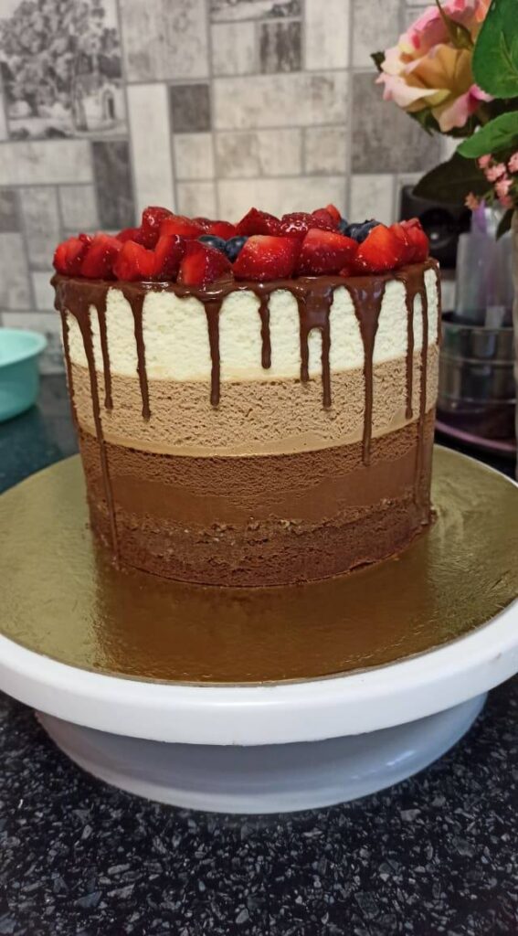 "Они не слышат, но не боятся мечтать". В день жестового языка сурдопереводчик рассказал о своих собеседниках