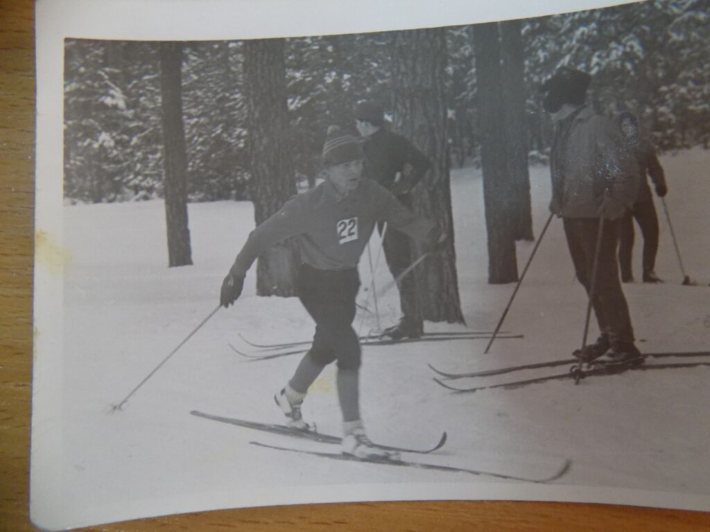 "Они не слышат, но не боятся мечтать". В день жестового языка сурдопереводчик рассказал о своих собеседниках