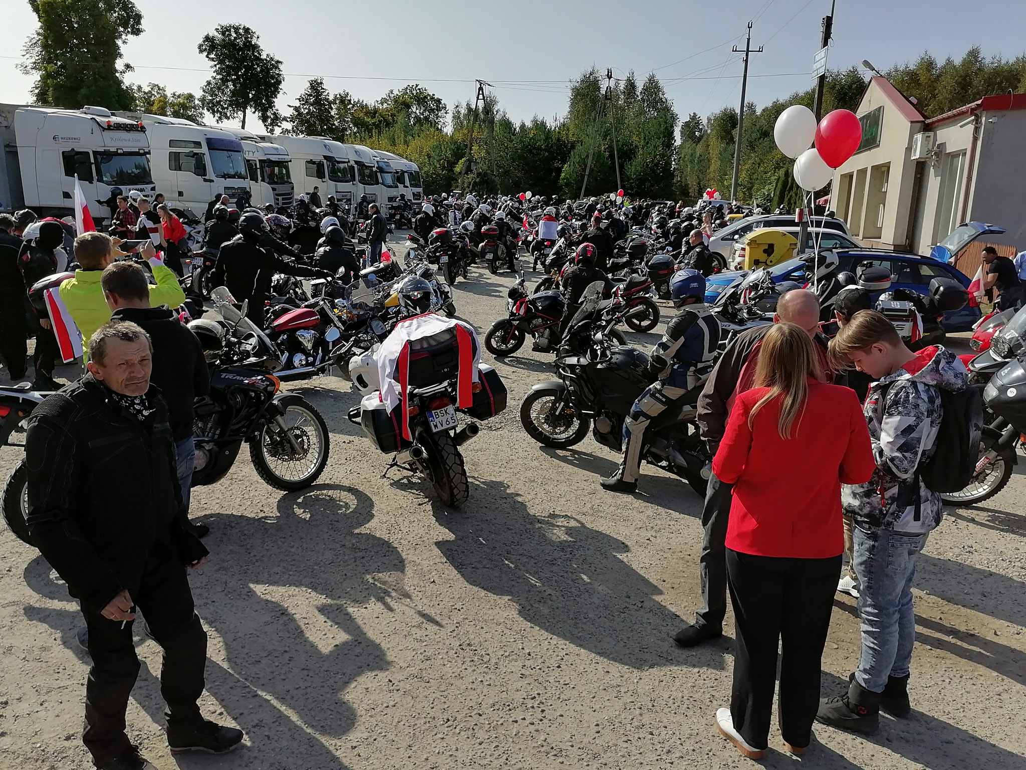 В Кузнице польские байкеры провели акцию солидарности с Беларусью