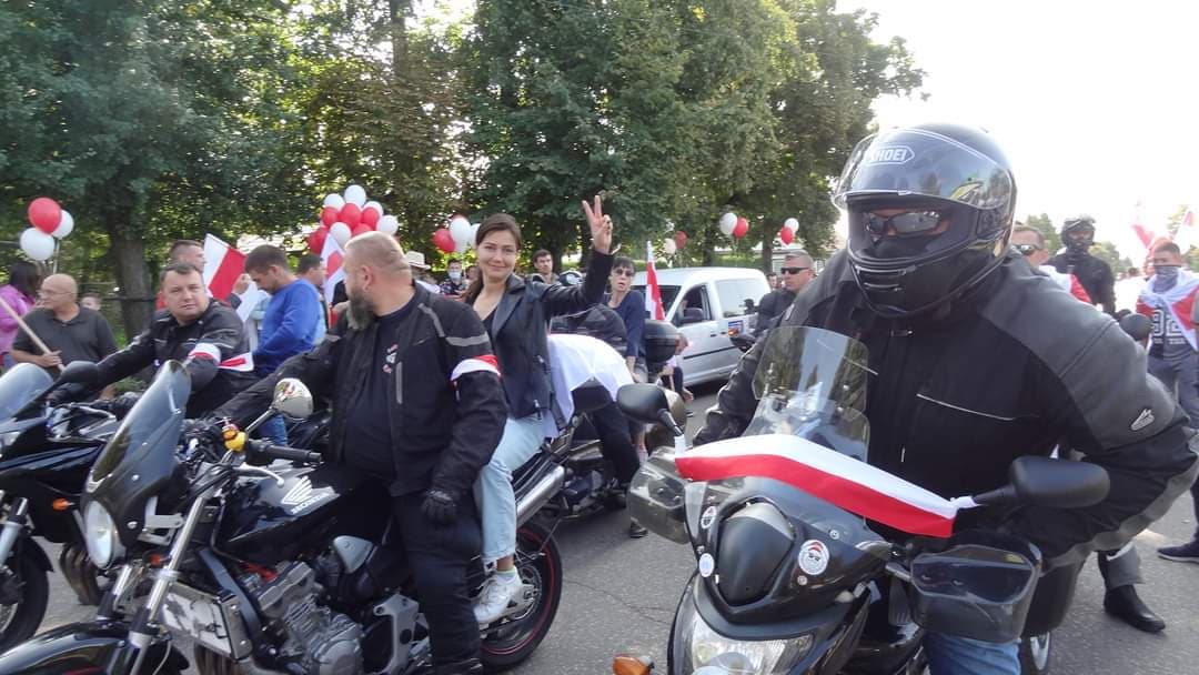 В Кузнице польские байкеры провели акцию солидарности с Беларусью