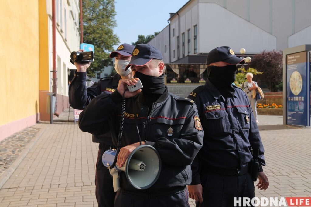 Лукашенко лишил званий бывших силовиков. Экс-капитан милиции из Гродно: “Я как был офицером, так и остался”